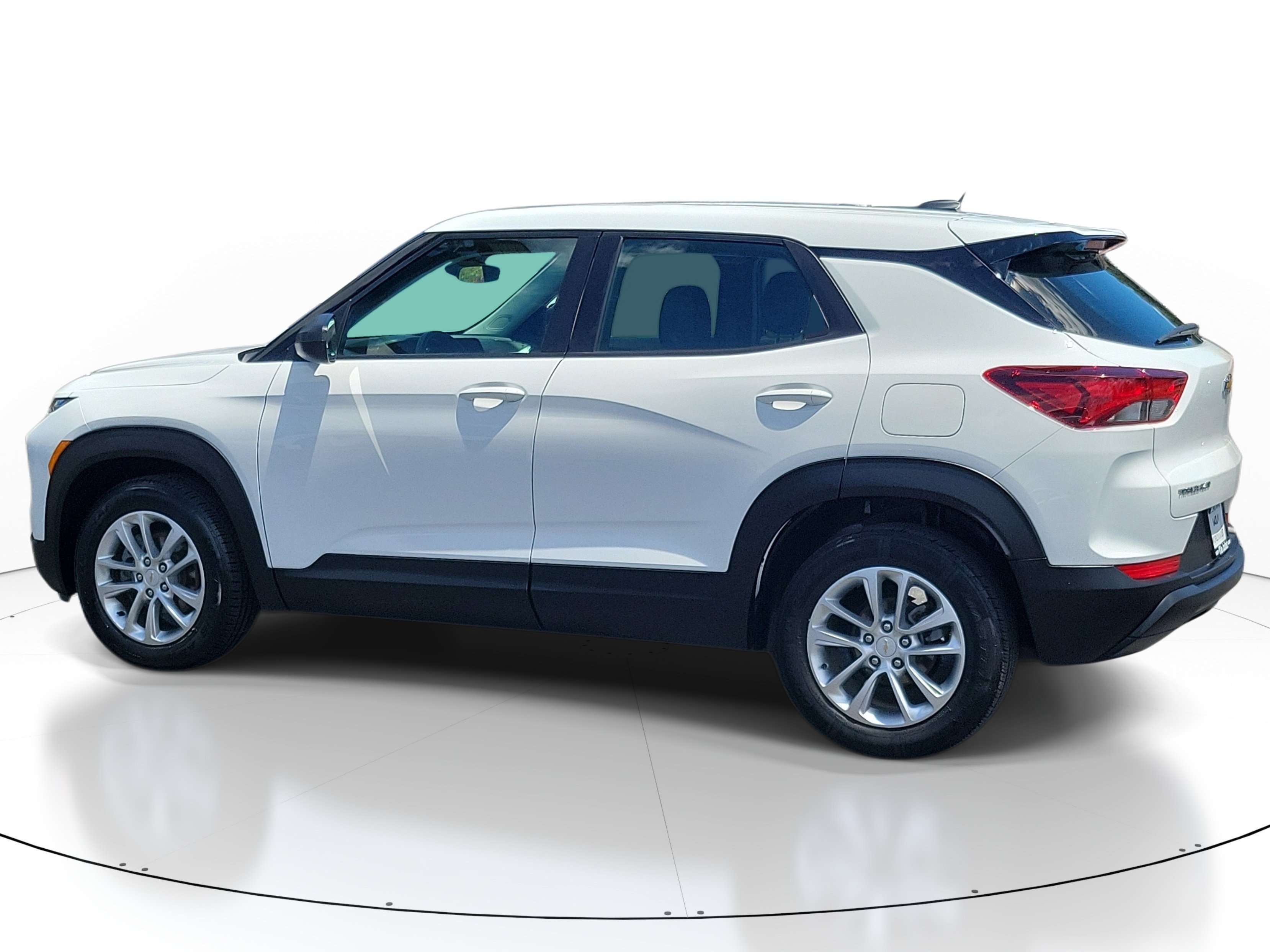 Used 2024 Summit White Chevrolet LS image 3