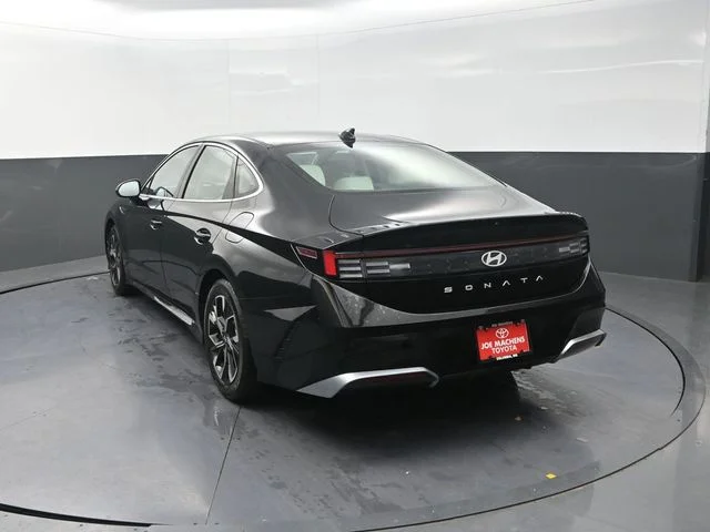 Used 2024 Black Hyundai SEL image 6