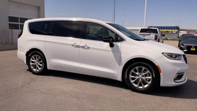 Used 2026 White Chrysler Limited image 3