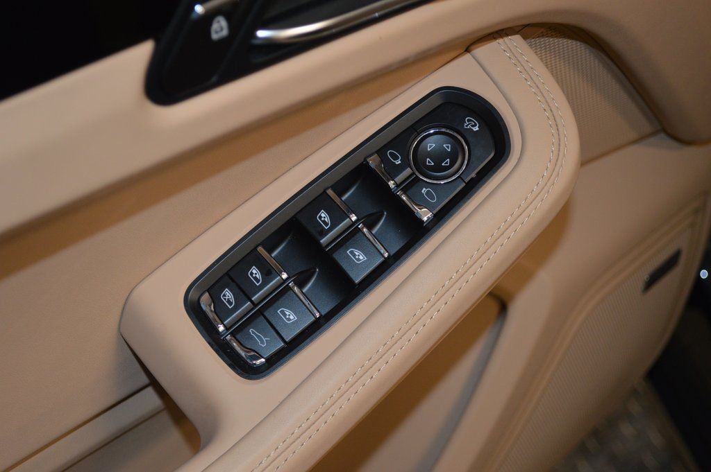 Used 2025 Black Porsche  image 18