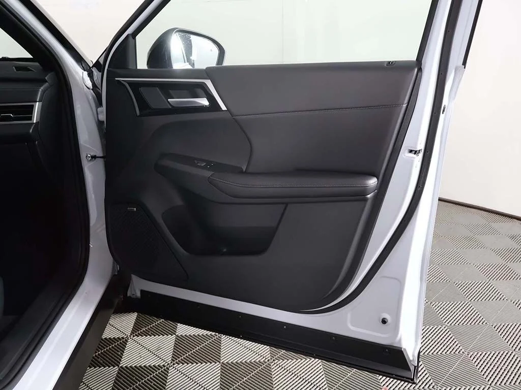 New 2026 White Mitsubishi LE 1.5T S-AWC image 24