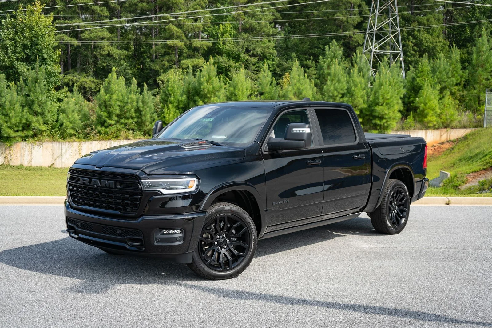 New 2026 Diamond Black Crystal Pearl-Coat Exterior Paint RAM Limited image 4
