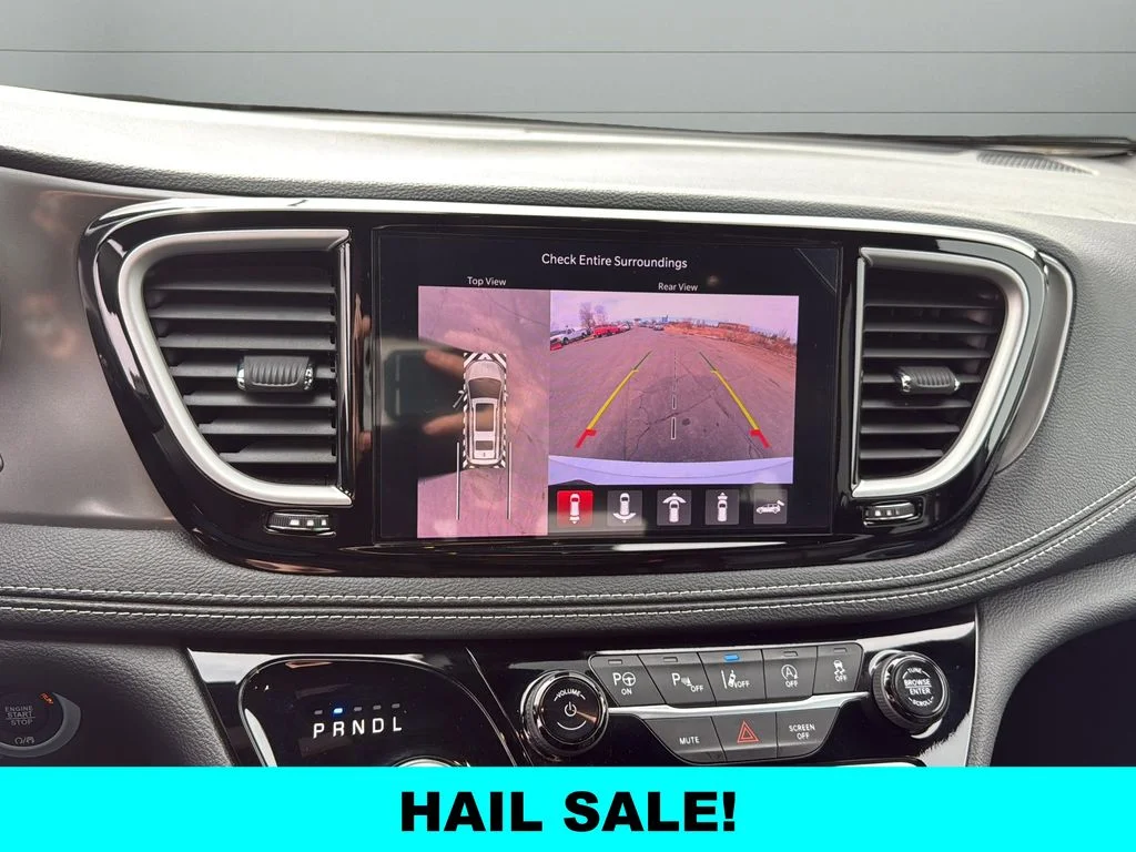 Used 2025 White Chrysler Select image 21