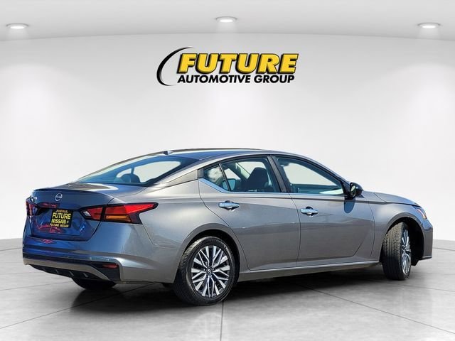 Used 2025 Gray Nissan 2.5 SV image 4