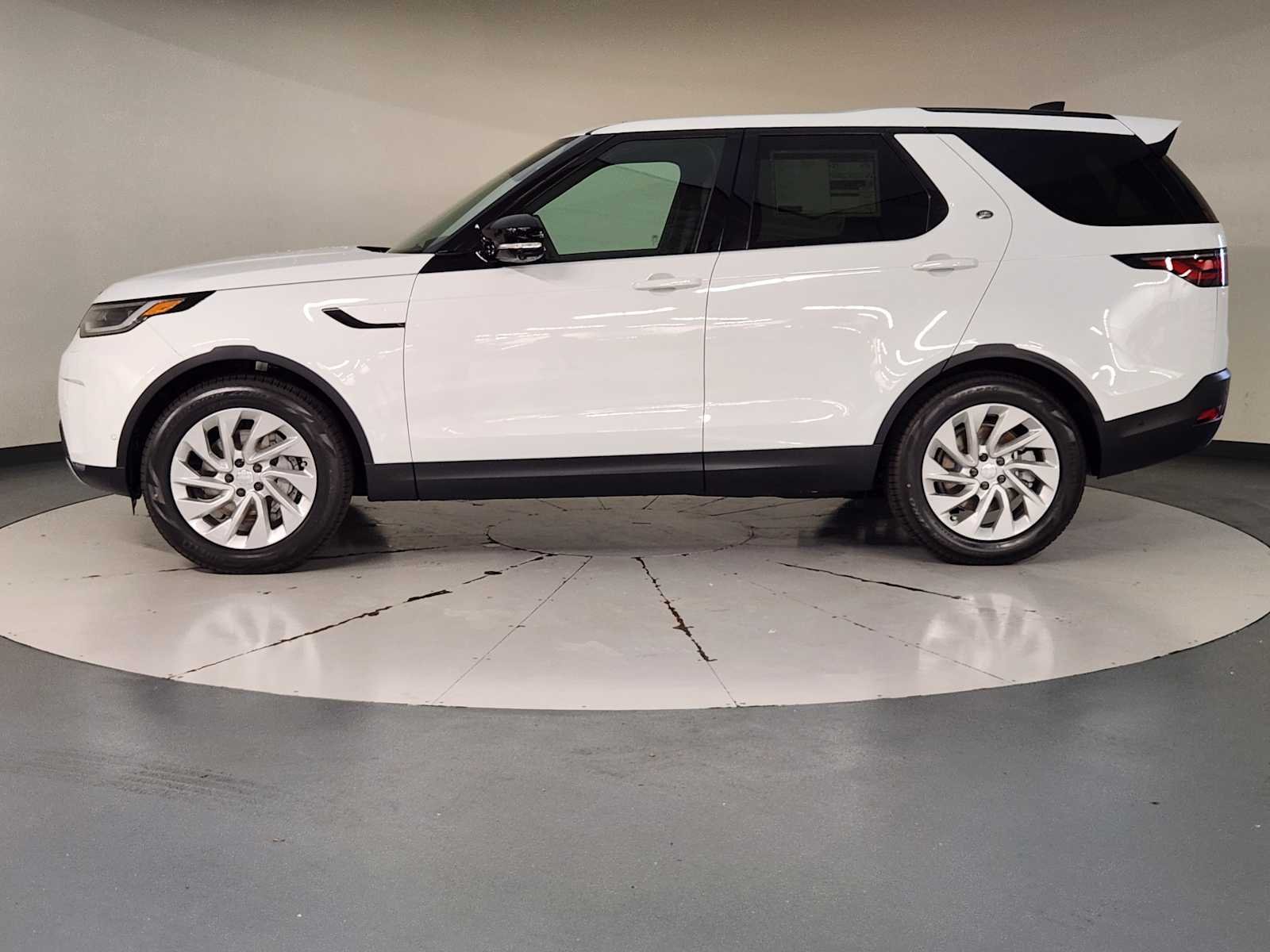 New 2026 Fuji White Land Rover S image 5