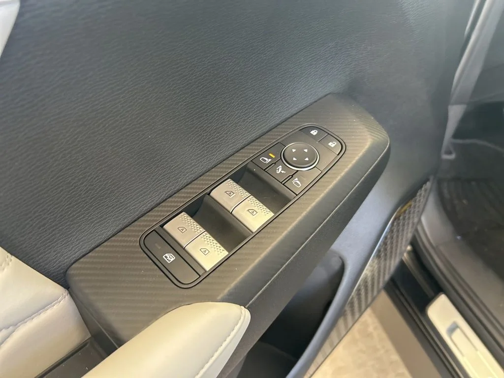 2025 Mitsubishi Outlander SEL Platinum Edition - Photo 41