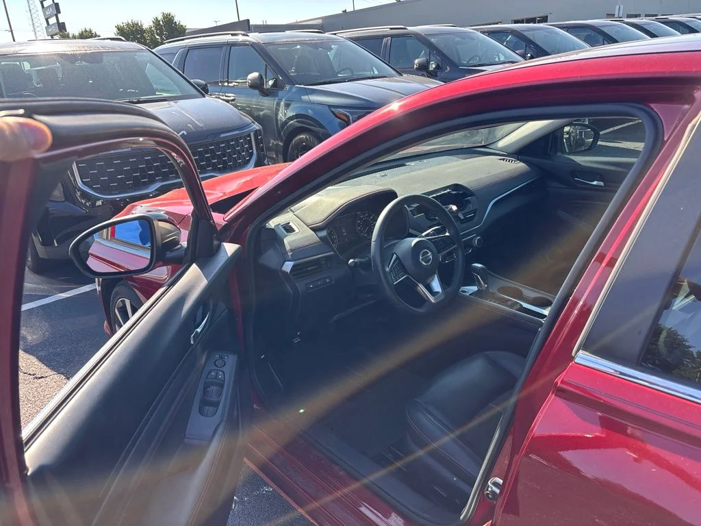 Used 2019 Scarlet Ember Tintcoat Nissan 2.5 SR image 8