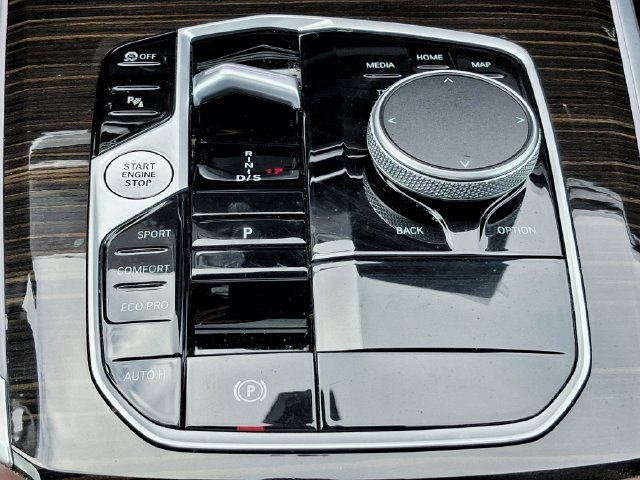Used 2024 White BMW sDrive40i image 20