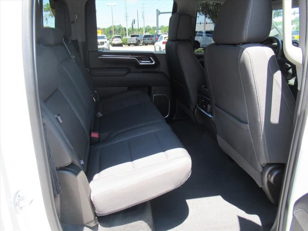 Used 2025 White GMC SLE image 32