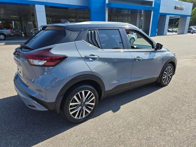 Used 2024 Gray Nissan SV image 9