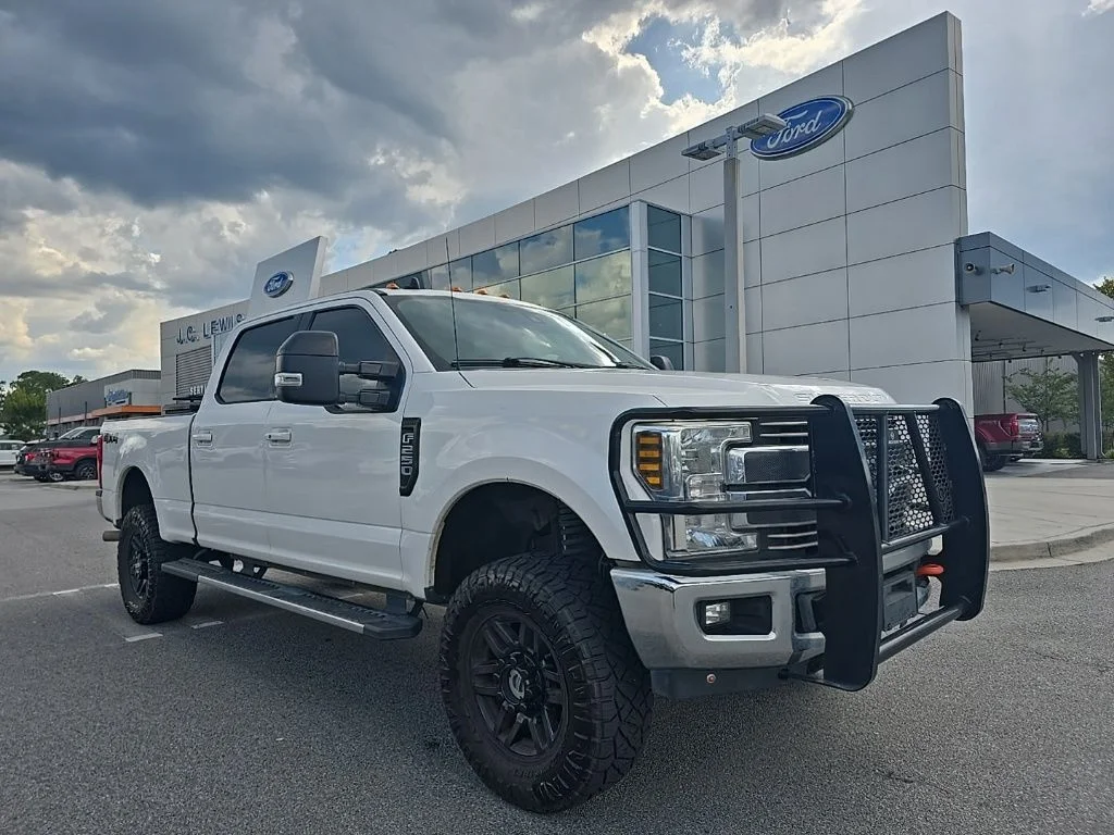 Used 2019 White Ford Lariat image 1