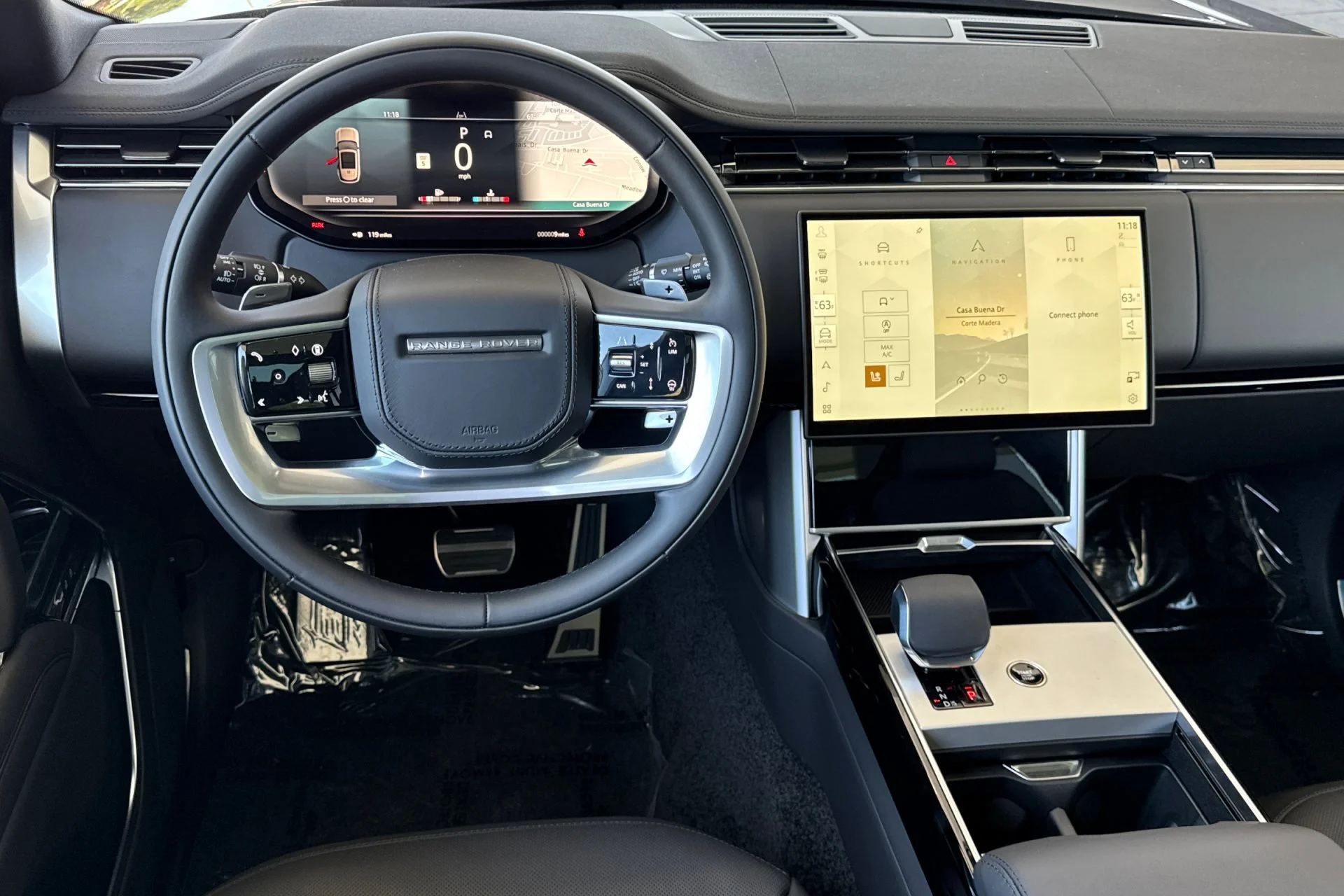 New 2026 SANTORINI BLACK Land Rover SE image 16