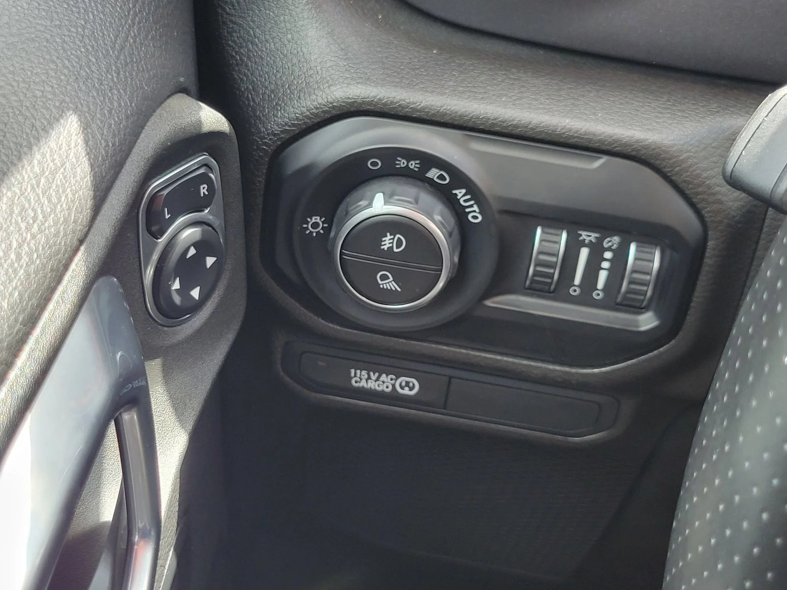 Used 2021 Gray Clearcoat Jeep Mojave image 12