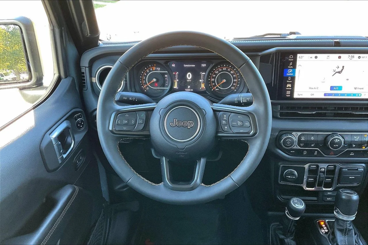 Used 2024 Gray Jeep Sport S image 9