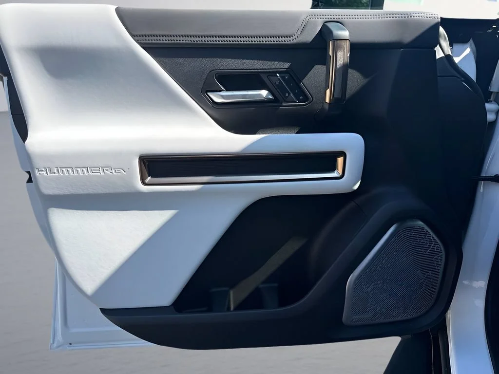 Used 2025 Interstellar White GMC 2X image 30