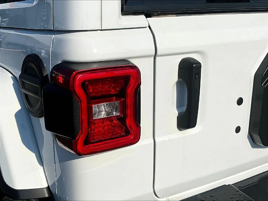 Used 2022 White Jeep Unlimited Sahara image 26