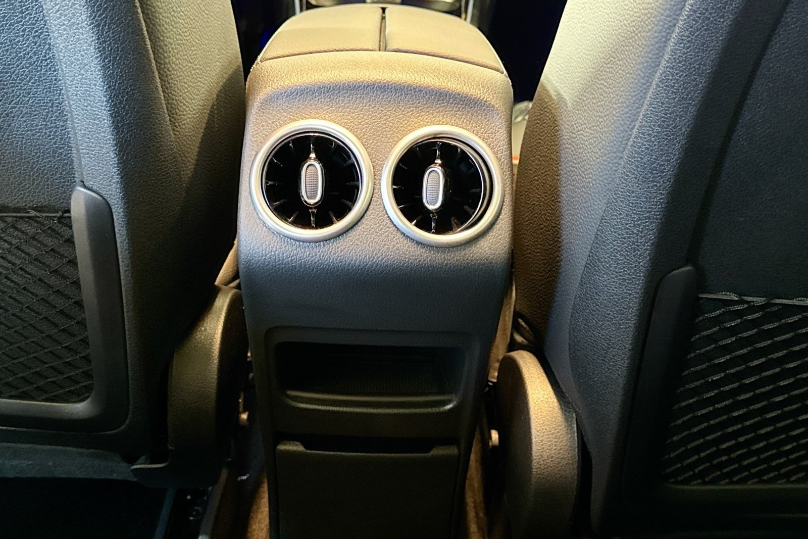 New 2026 Mountain Grey Metallic Mercedes-Benz GLB 250 image 25
