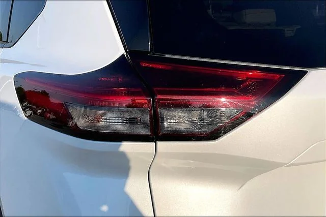 Used 2024 White Nissan SL image 28