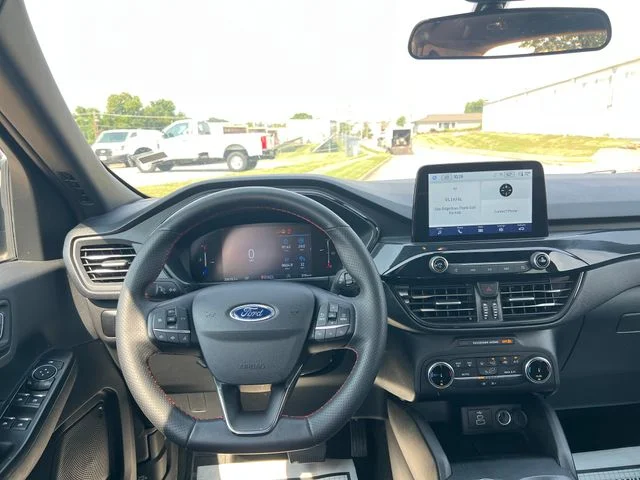 Used 2025 Gray Ford ST-Line image 24