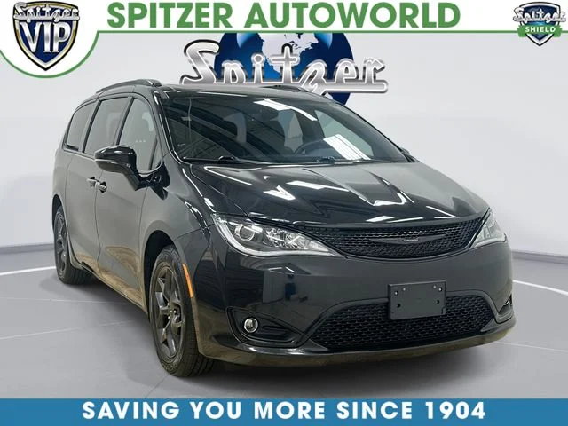 2020 Chrysler Pacifica Limited's photo