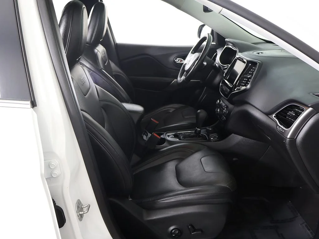 Used 2019 White Jeep Limited image 33