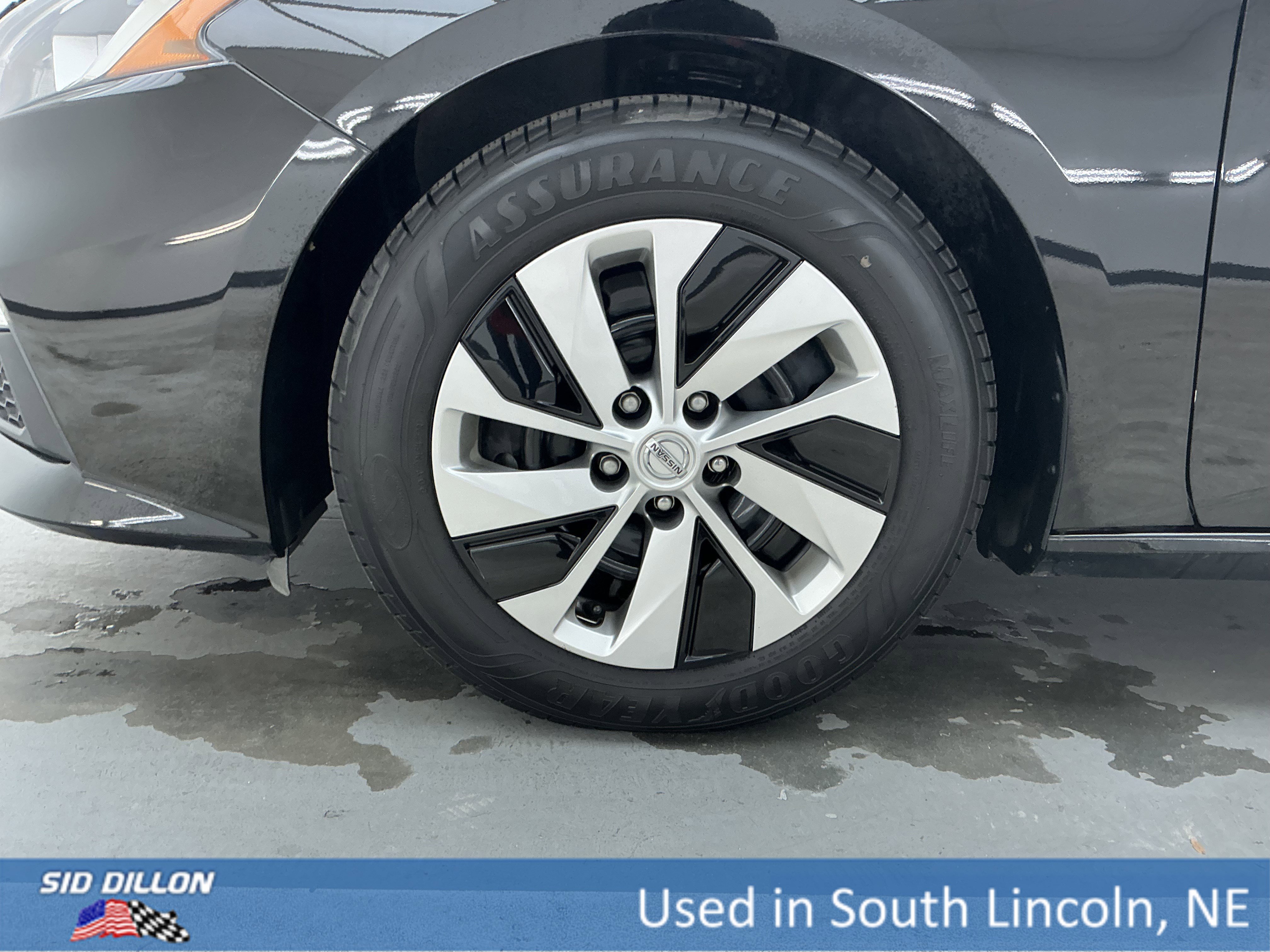Used 2020 Super Black Nissan 2.5 S image 18