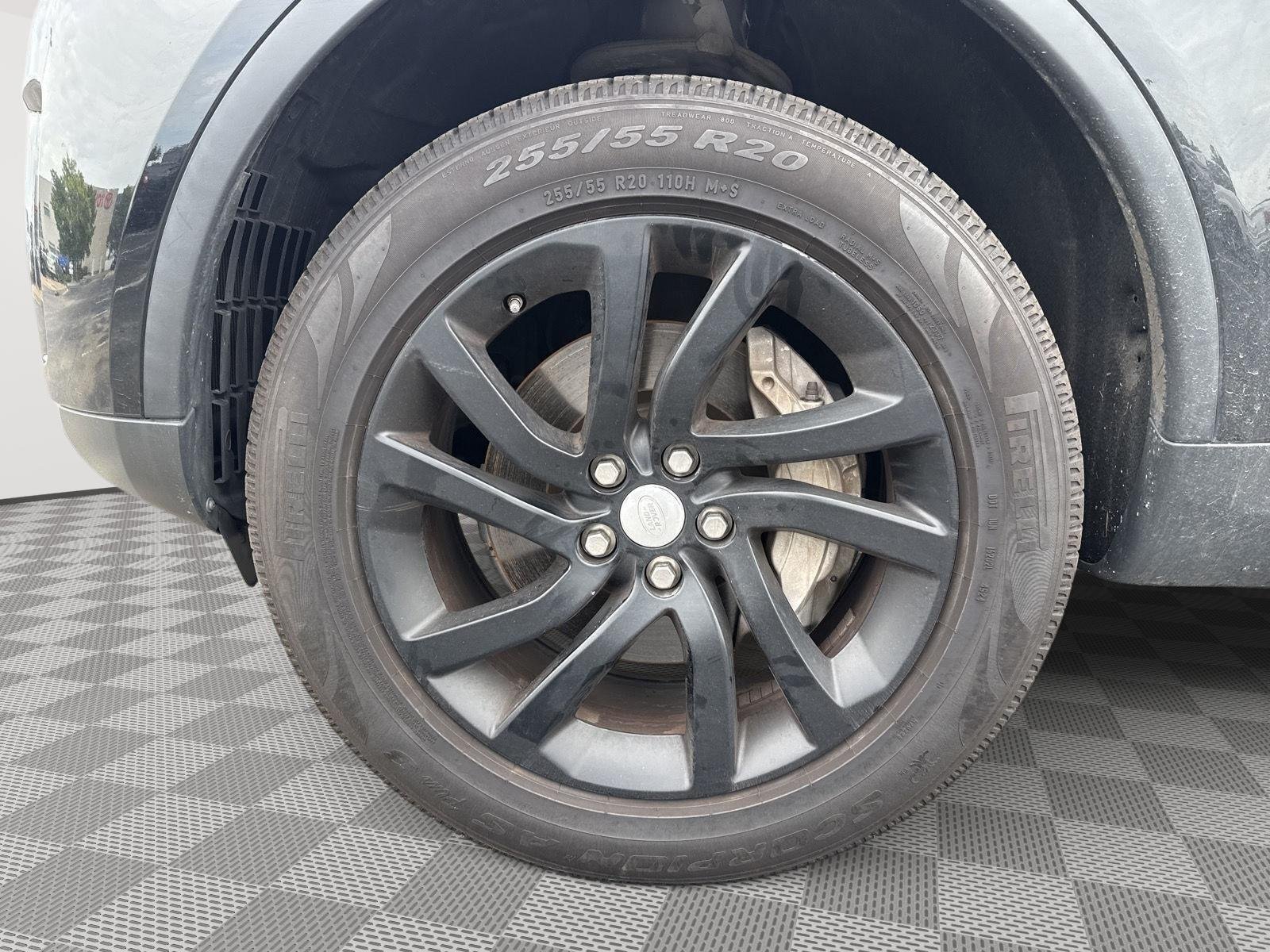 Used 2018 Santorini Black Metallic Land Rover HSE image 9
