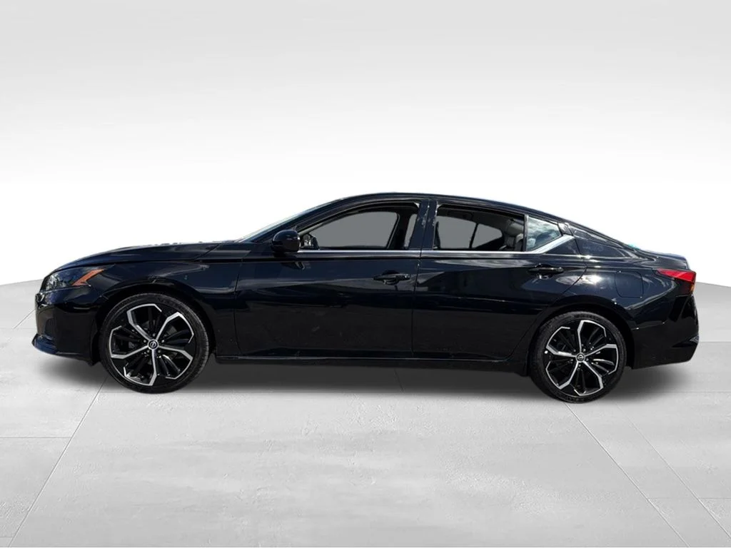 Used 2024 Black Nissan 2.5 SR image 5