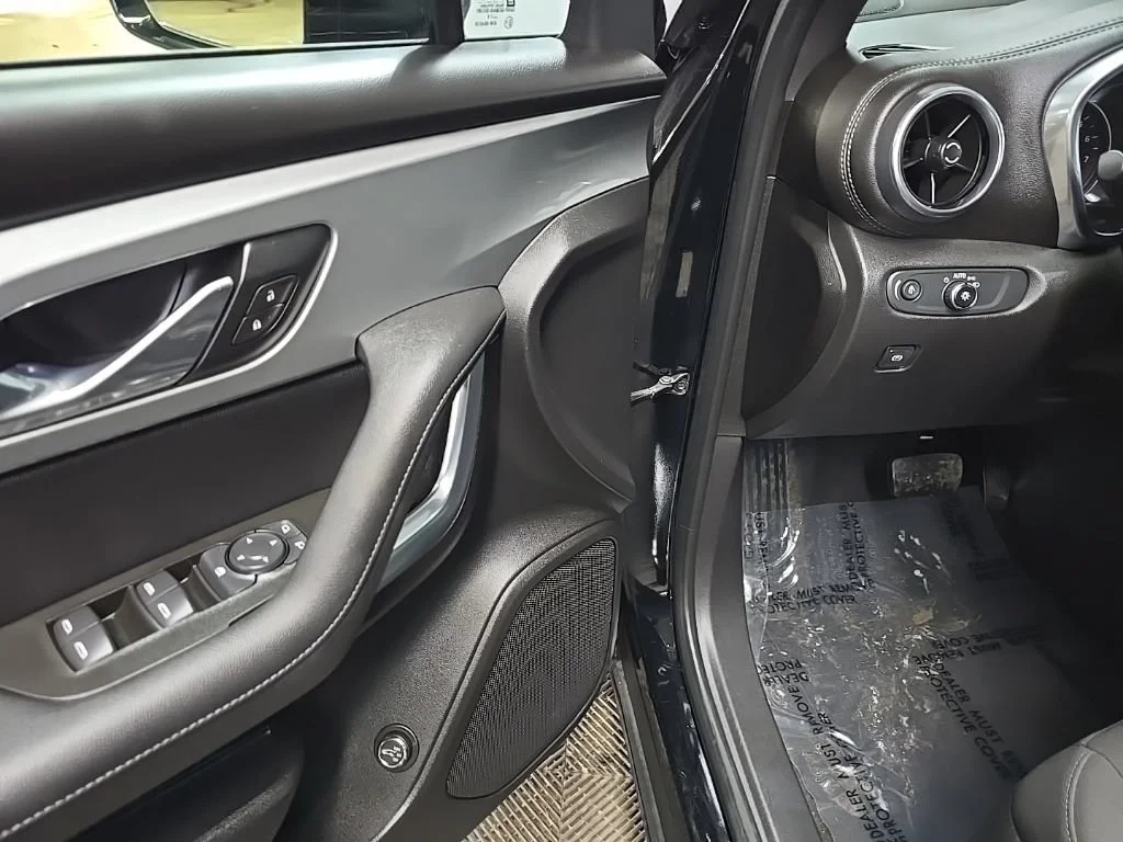 Used 2020 BLACK Chevrolet LT image 27