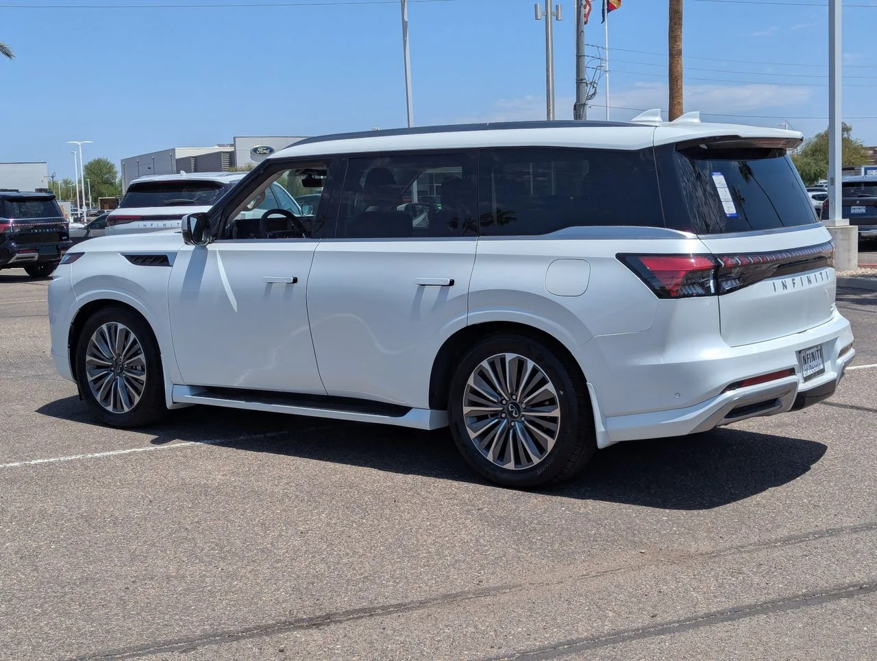 New 2027 RADIANT WHITE INFINITI Luxe 2WD image 3