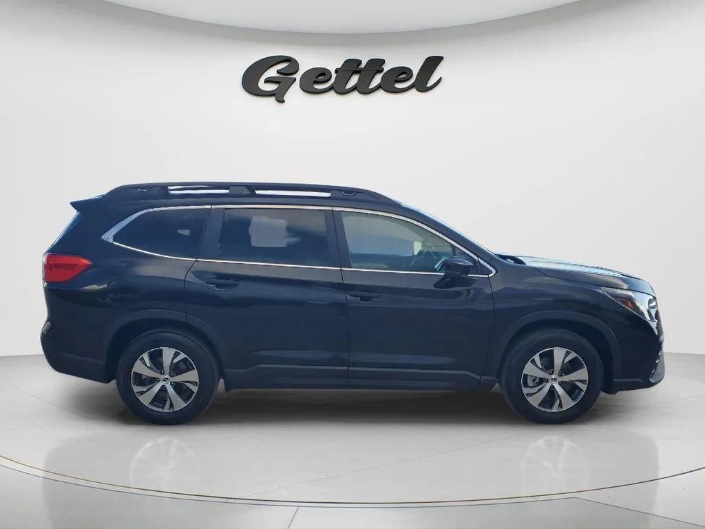 Used 2025 Black Subaru Premium 7-Passenger image 4
