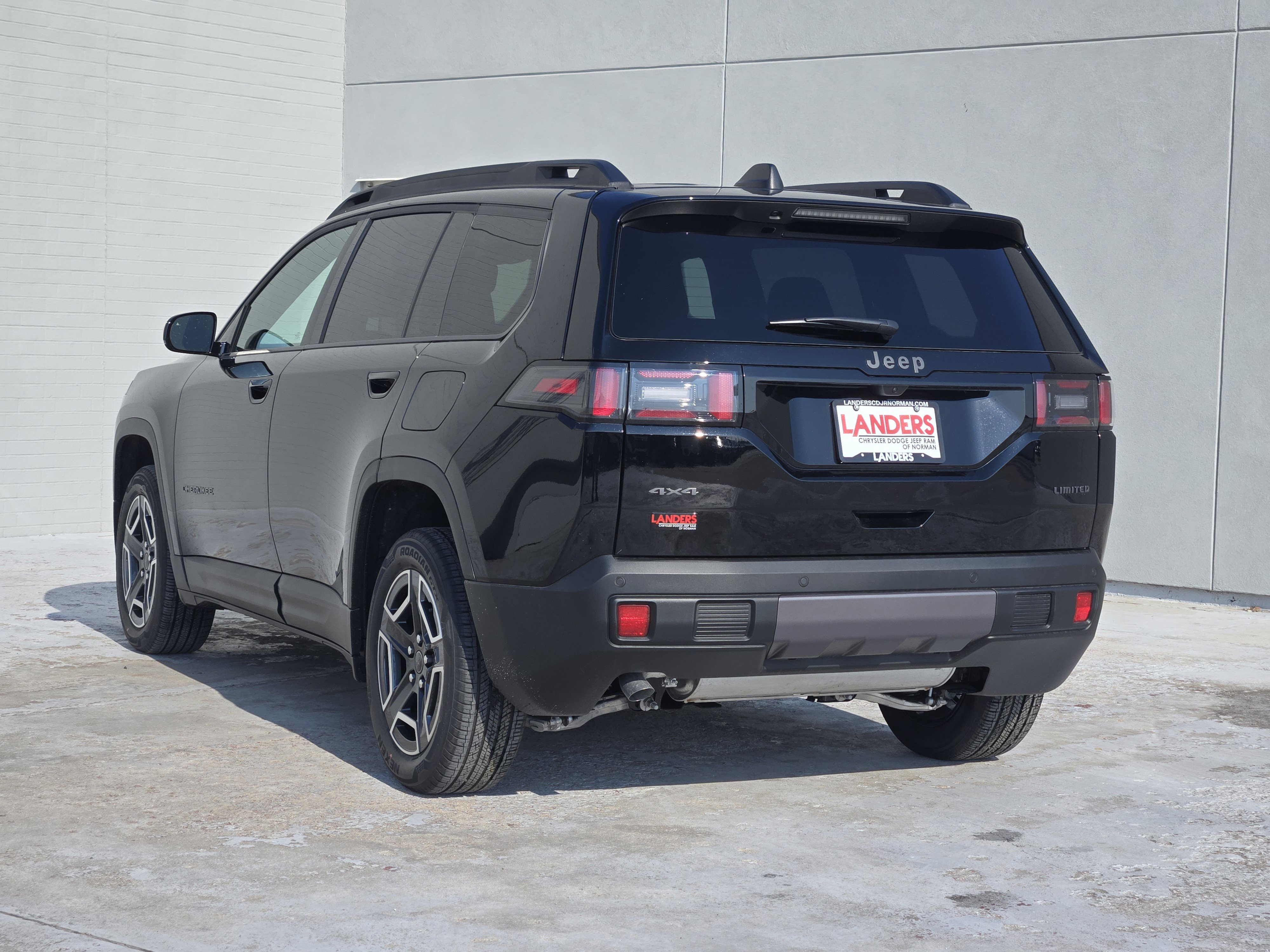 New 2026 Diamond Black Crystal Pearlcoat Jeep Limited image 3