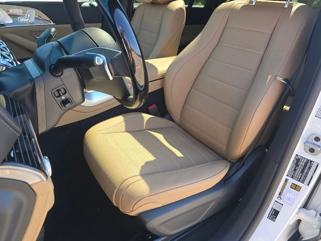 New 2026 MANUFAKTUR Moonlight White Metallic Mercedes-Benz GLS 580 image 25