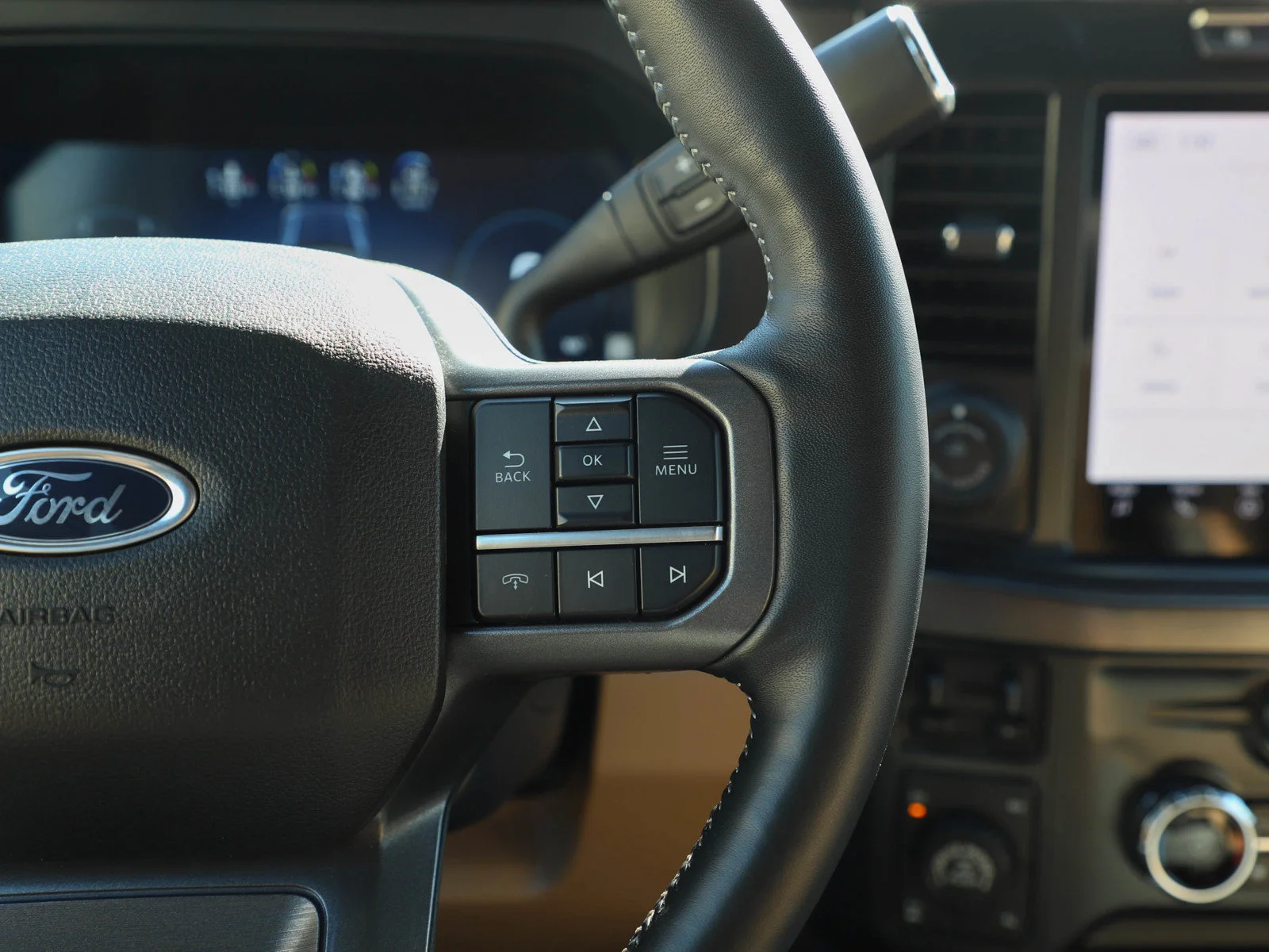 Used 2024 Bronze Metallic Ford Lariat image 27