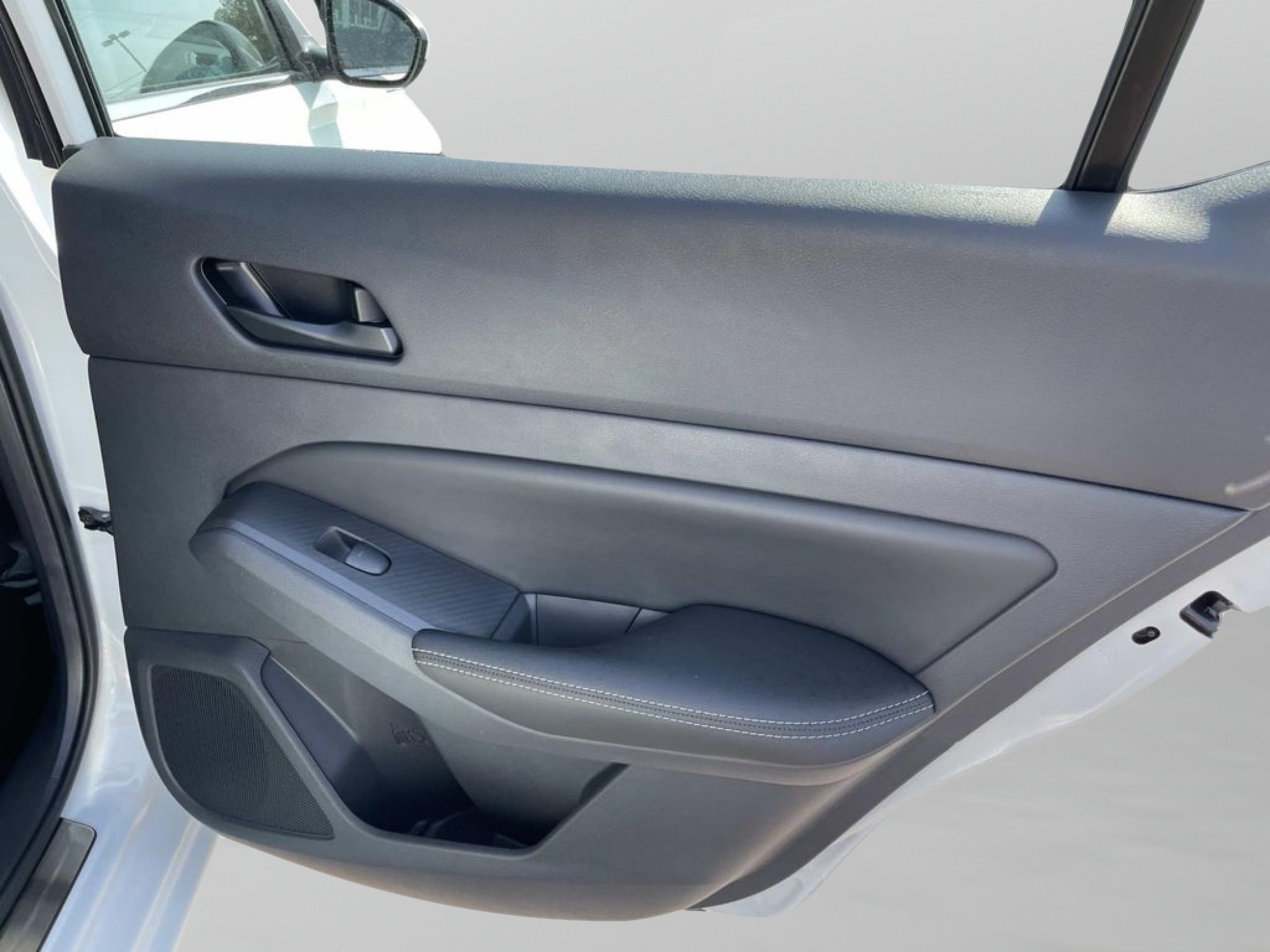 New 2026 Pearl White TriCoat Nissan 2.5 SV image 19