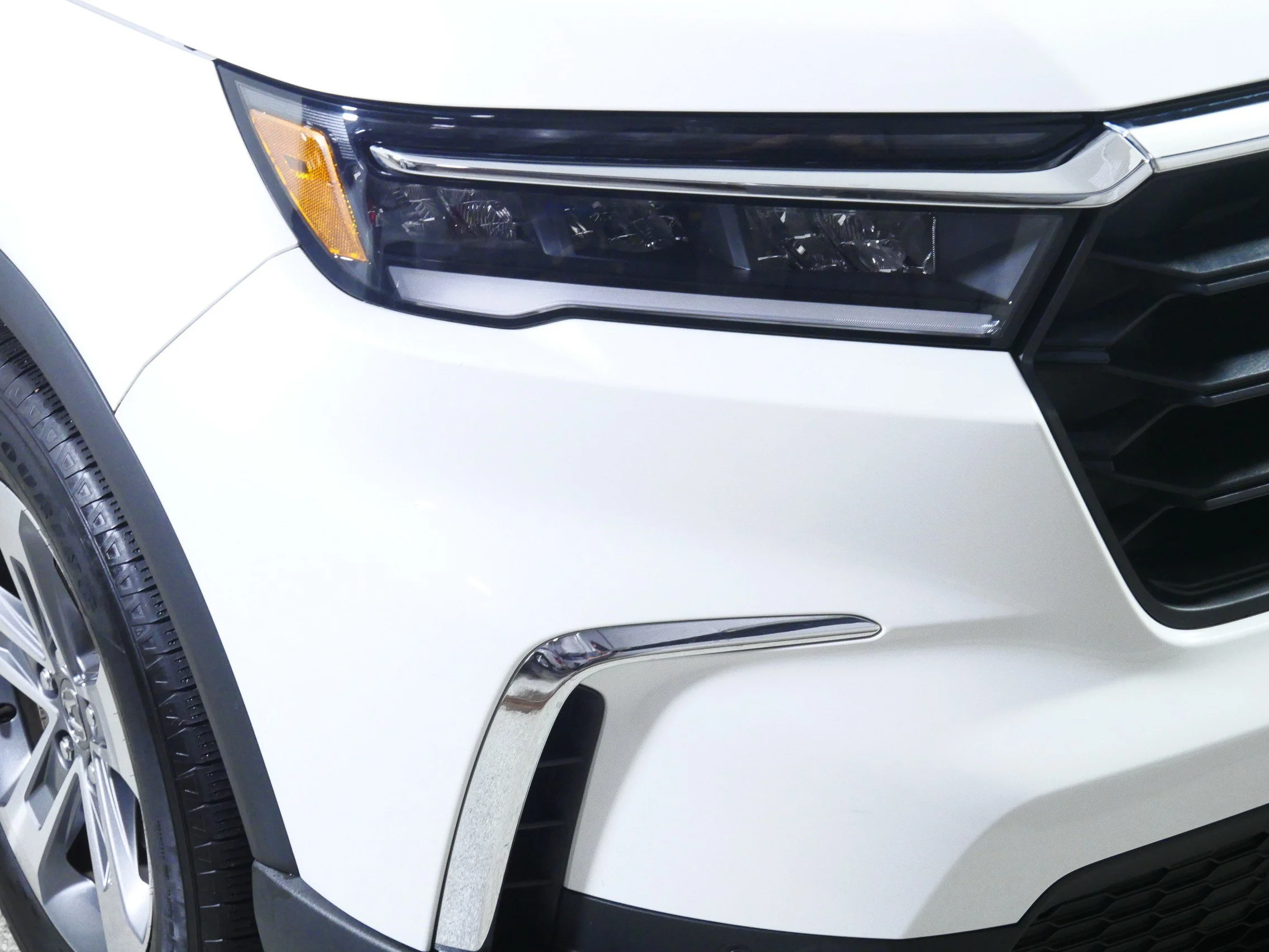 Used 2023 Platinum White Pearl Honda EX-L 8 Passenger image 16