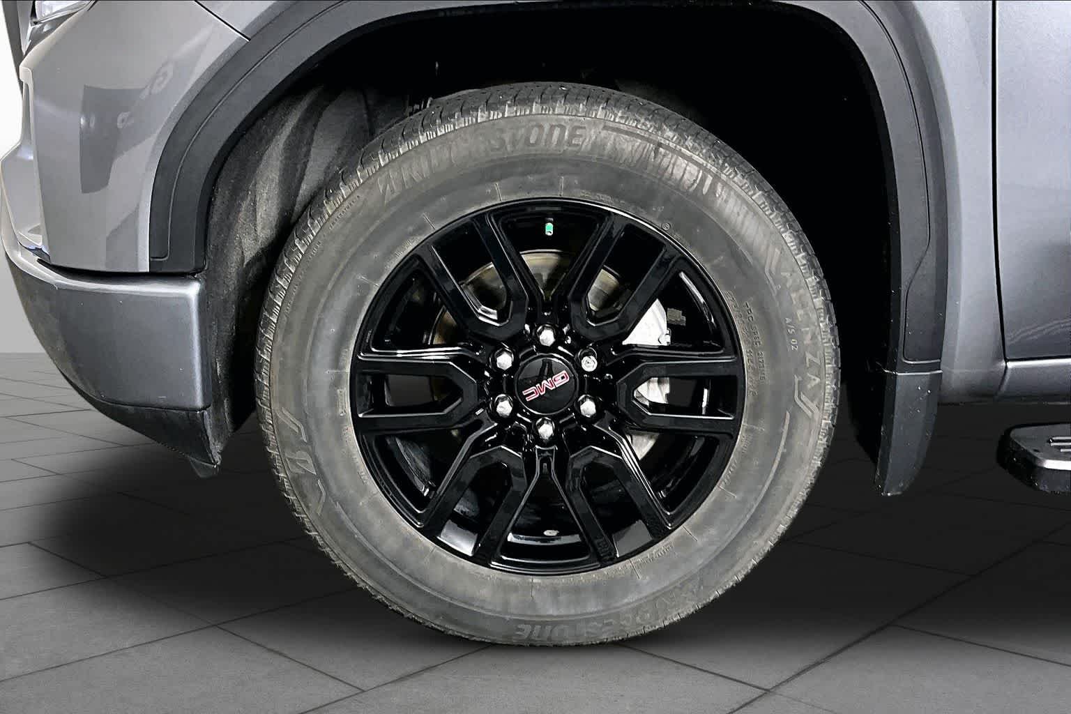 Used 2020 Satin Steel Metallic GMC Elevation image 11