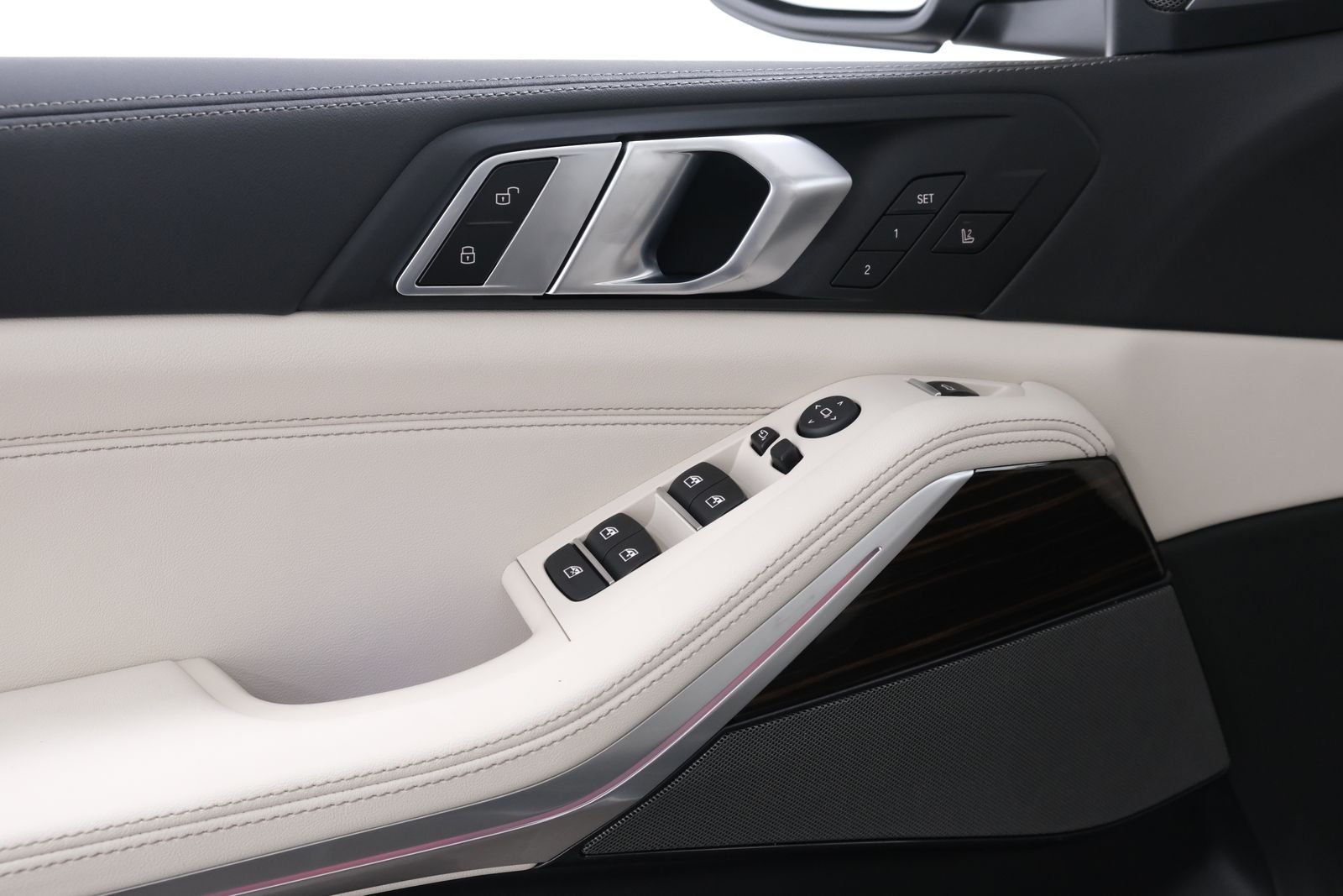 New 2026 Dravit Grey Metallic BMW xDrive40i image 39