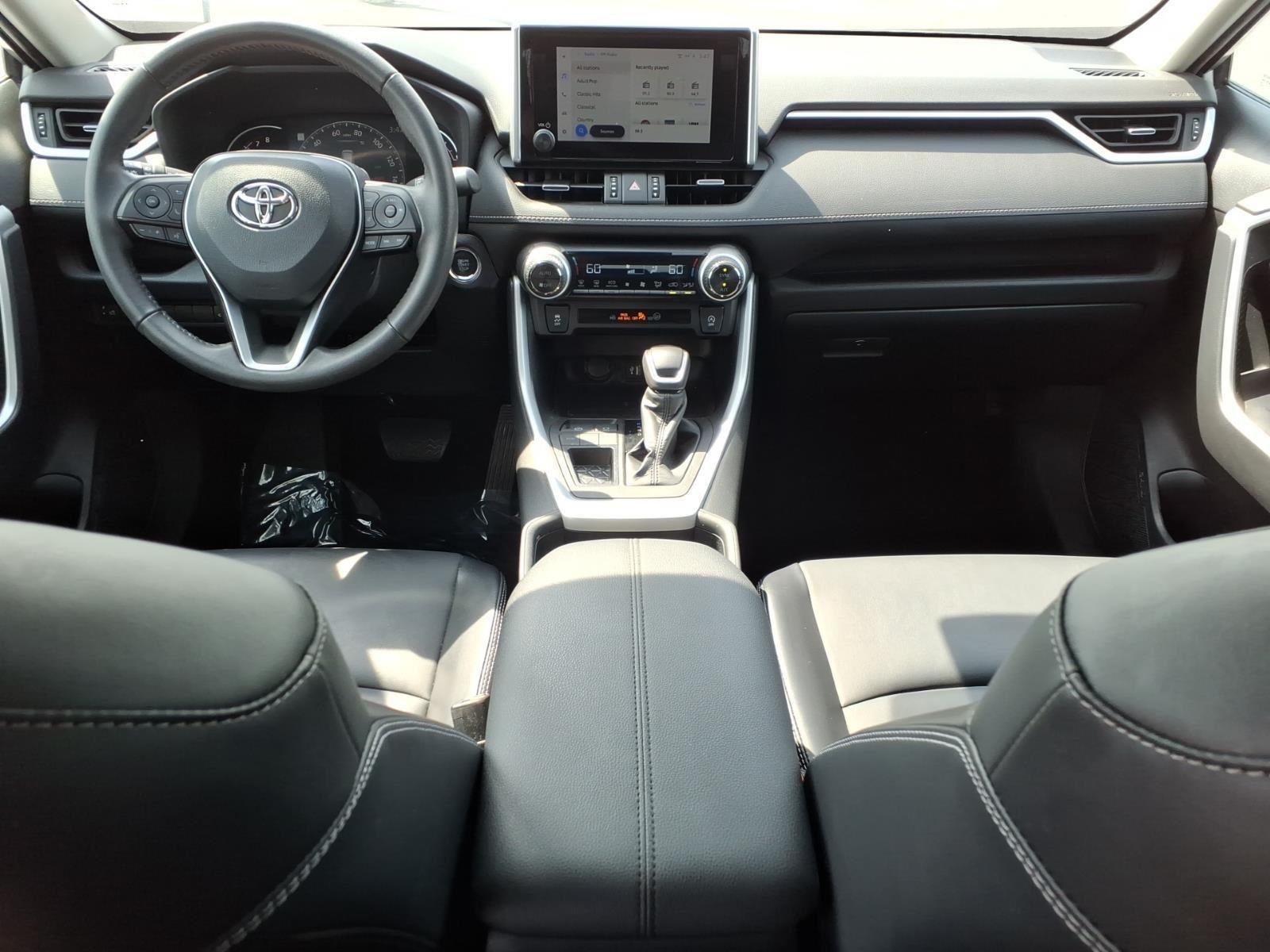 Used 2023 Silver Sky Metallic Toyota XLE Premium image 20