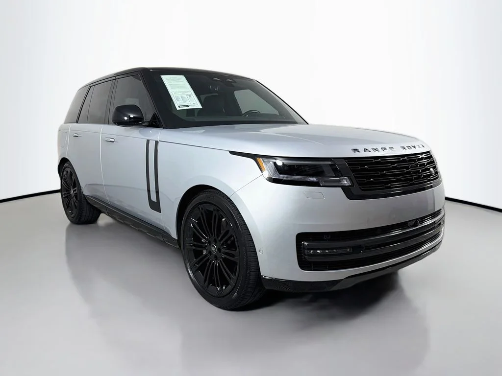Used 2025 Silver Land Rover SE image 3