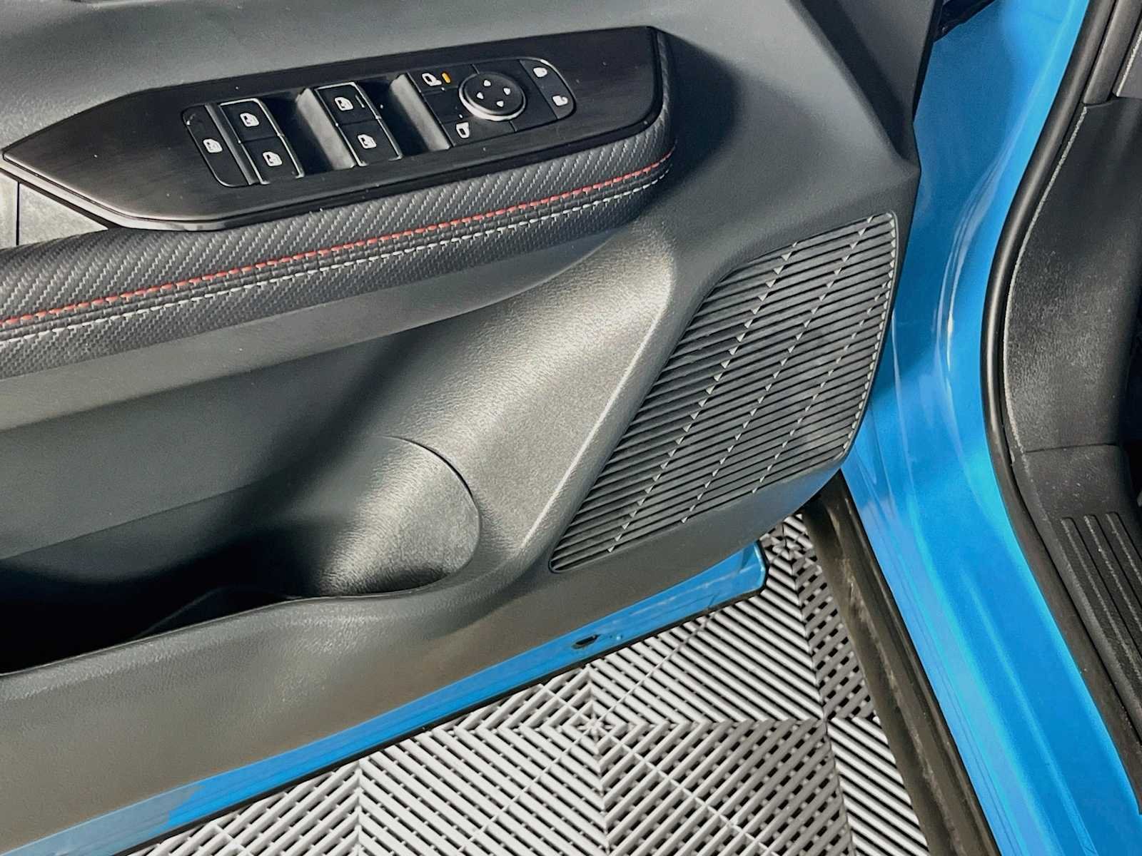 Used 2025 Arctic Ice Blue Metallic/Super Black Nissan SR image 19