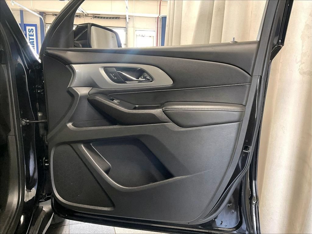 Used 2023 Mosaic Black Metallic Chevrolet LT Cloth image 12
