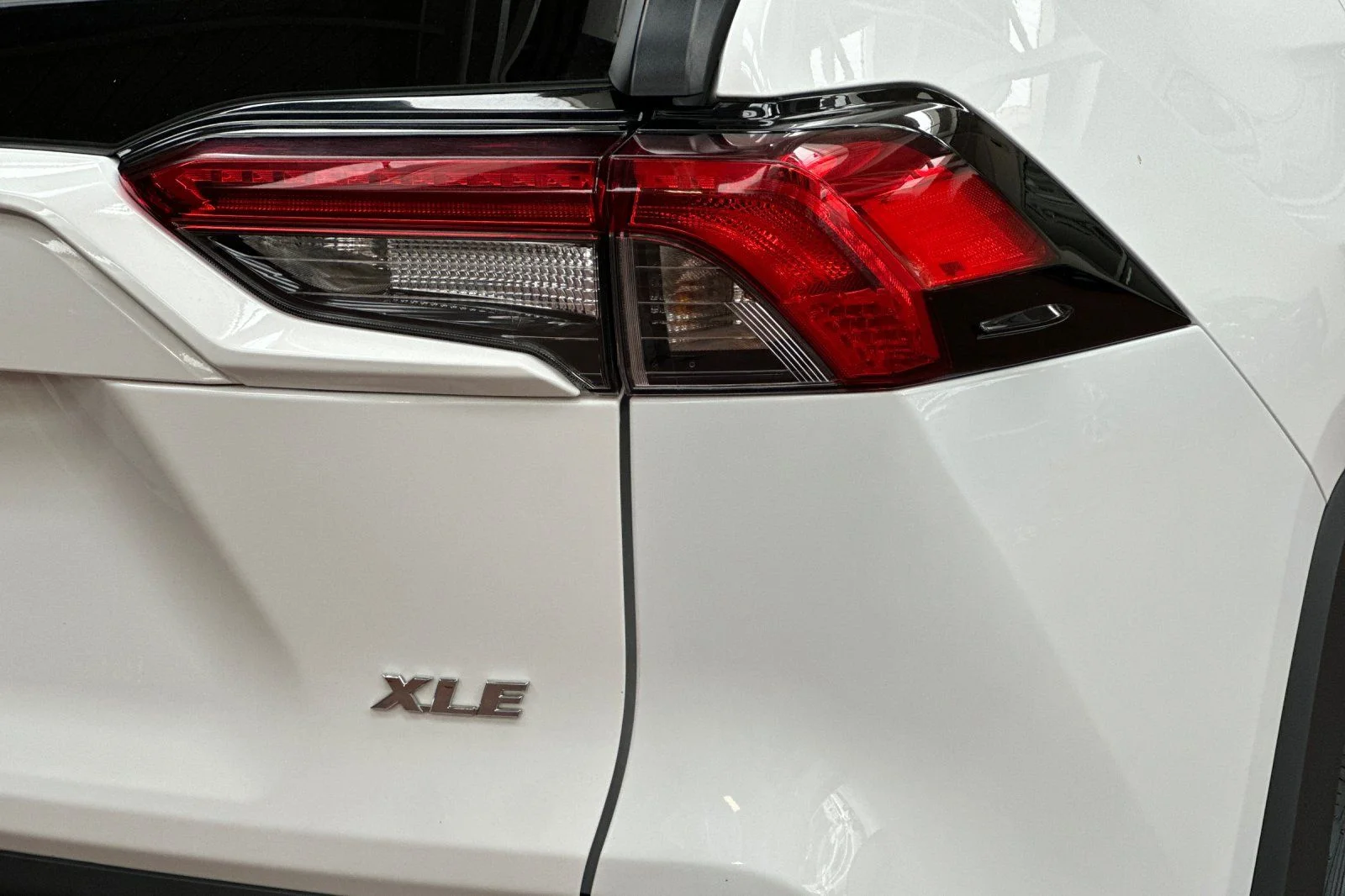 Used 2025 White Toyota XLE image 36