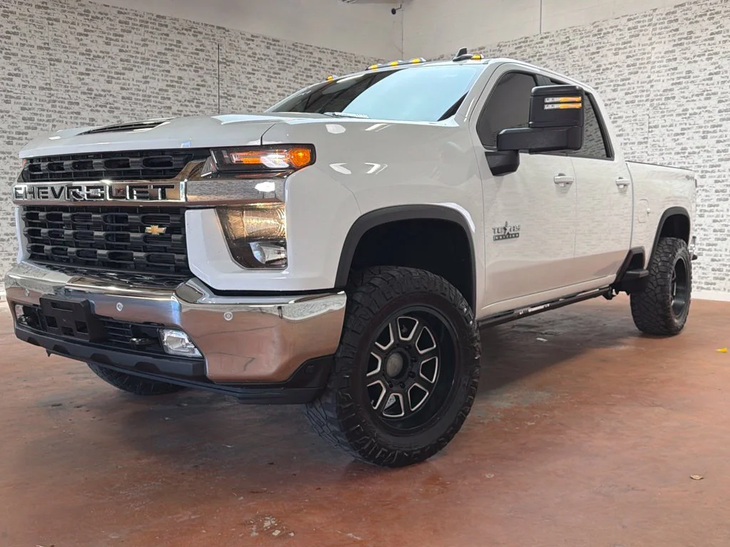 Used 2021 Summit White Chevrolet LT image 3