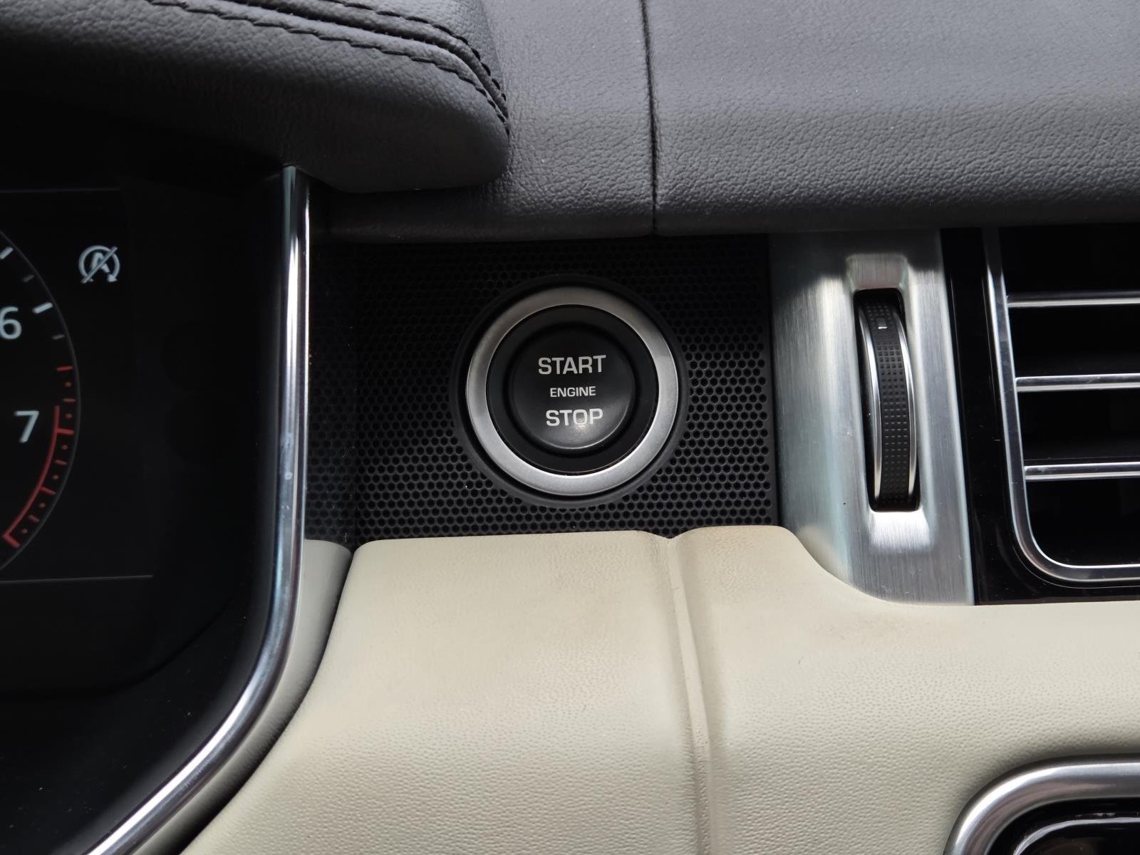Used 2022 Santorini Black Metallic Land Rover Westminster image 21
