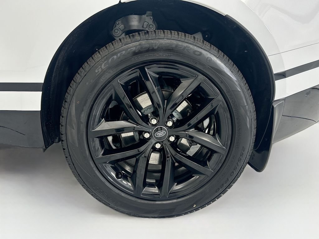New 2026 Fuji White LAND ROVER Dynamic SE image 30
