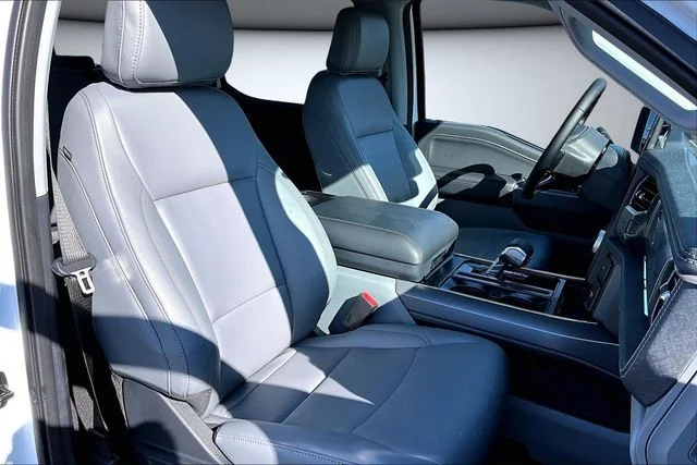 2025 Ford F-150 Lightning Flash - Photo 11