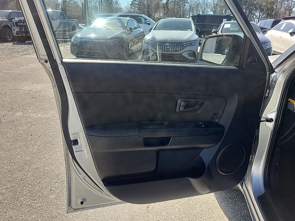 Used 2010 Silver Kia Base image 18