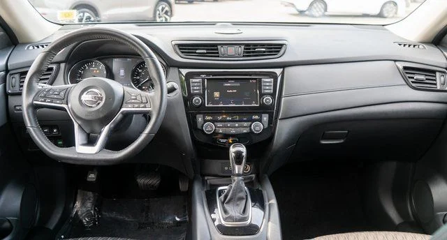 Used 2018 Midnight Pine Nissan SV image 15