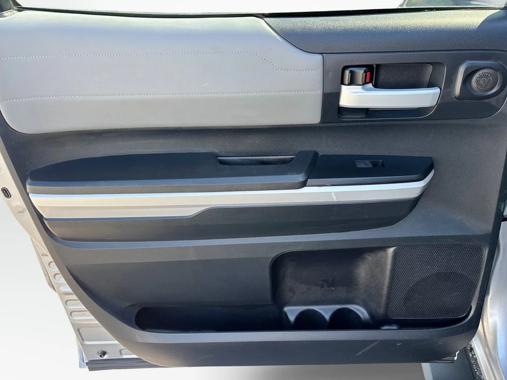 Used 2015 Silver Sky Metallic Toyota Limited image 19
